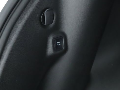 New 2026 Jeep Compass Limited image 18