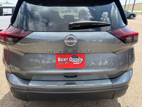 Used 2024 Nissan Rogue SV FWD image 4