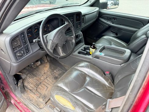 Used 2004 GMC Sierra 2500 SLT w/ Heavy-Duty Power Package AWD/4WD image 9