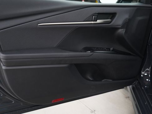 Used 2025 Toyota Camry SE image 16