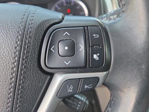 Certified 2019 Toyota Highlander Limited AWD/4WD image 30