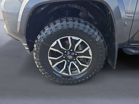 Used 2021 Toyota Tacoma SR5 w/ SR5 Appearance Package (SM) image 9