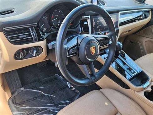 Used 2024 Porsche Macan AWD/4WD image 10