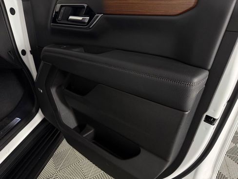 Used 2025 GMC Yukon Denali AWD/4WD image 36