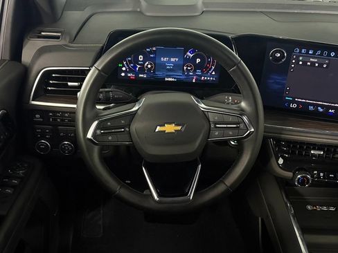 Used 2025 Chevrolet Tahoe Premier AWD/4WD image 14
