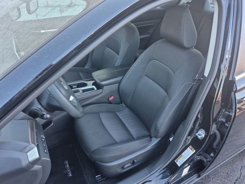 Used 2023 Nissan Altima 2.5 SV image 16