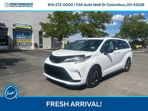 Used 2024 Toyota Sienna AWD image 8