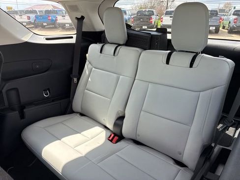 Used 2025 Ford Explorer Platinum w/ Ultimate Package image 23
