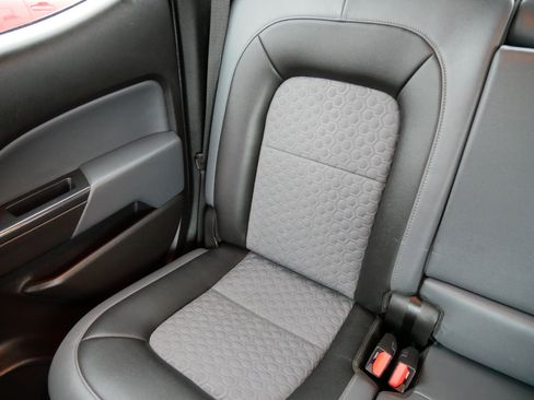 Used 2016 Chevrolet Colorado Z71 image 12