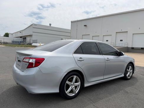 Used 2012 Toyota Camry SE FWD image 4