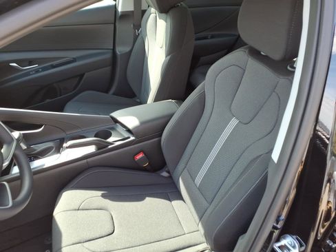 New 2026 Hyundai Elantra SE image 9