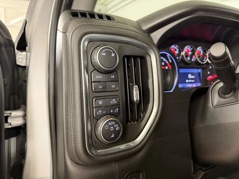 Used 2019 Chevrolet Silverado 1500 LT Trail Boss AWD/4WD image 18