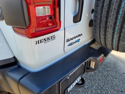Used 2025 Jeep Wrangler Unlimited Sahara AWD/4WD image 21