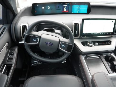 Certified 2025 Ford Expedition Active AWD/4WD image 23