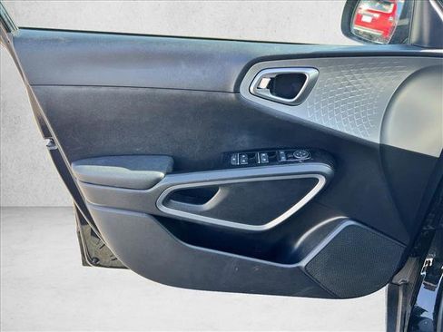 Used 2022 Kia Soul LX w/ Technology Package image 10