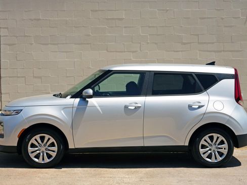 Used 2021 Kia Soul LX image 40