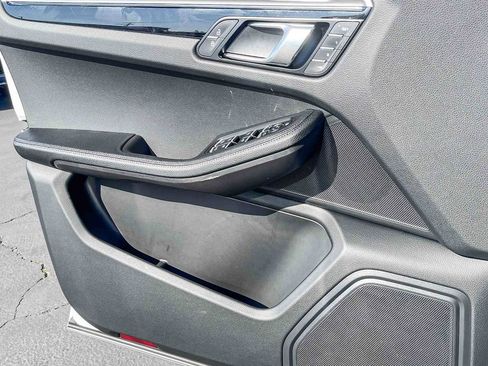 Used 2024 Porsche Macan image 19