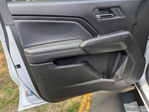 Used 2023 Chevrolet Colorado LT w/ LT Convenience Package II image 9