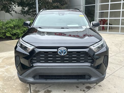 Certified 2023 Toyota RAV4 LE AWD/4WD image 5
