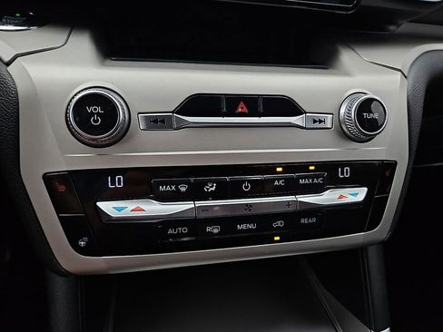 Used 2021 Ford Explorer XLT w/ Equipment Group 202A image 27