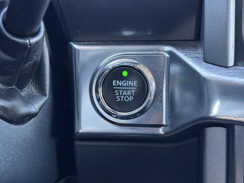 Used 2022 Ford F150 Lariat w/ Equipment Group 501A Mid image 24