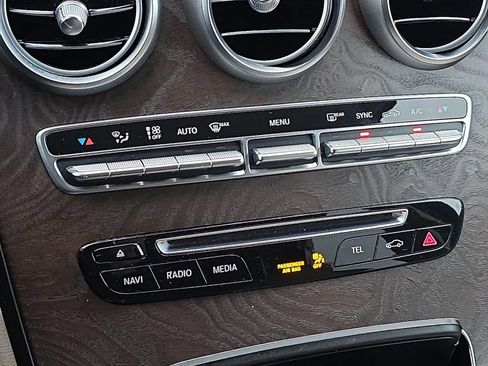 Used 2018 Mercedes-Benz GLC 300 4MATIC image 31