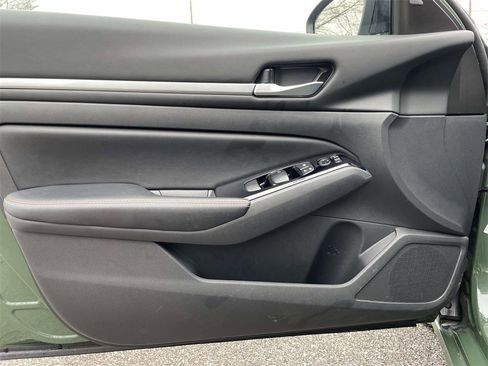 Used 2025 Nissan Altima 2.5 SR w/ SR Premium Package image 16