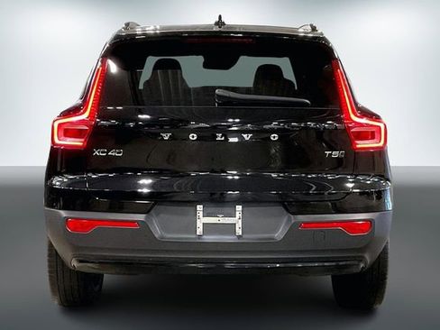 Used 2022 Volvo XC40 T5 R-Design image 4