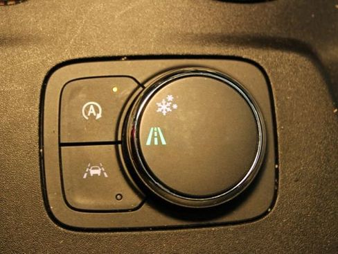 Used 2023 Chevrolet Traverse LT image 28