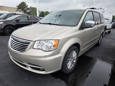 Used 2015 Chrysler Town & Country Touring-L w/ Driver Convenience Group FWD image 1