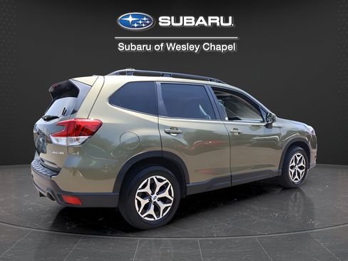 Used 2023 Subaru Forester Premium AWD/4WD image 7