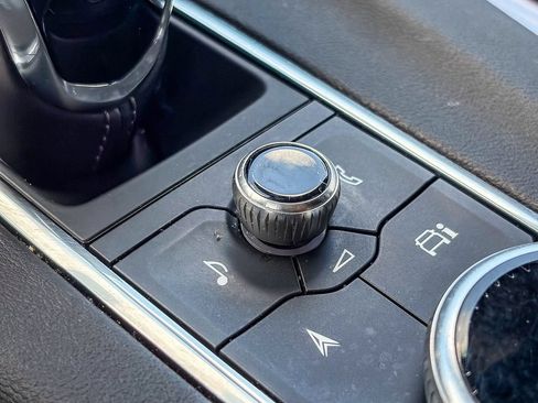 Used 2022 Cadillac Escalade Premium Luxury AWD/4WD image 27