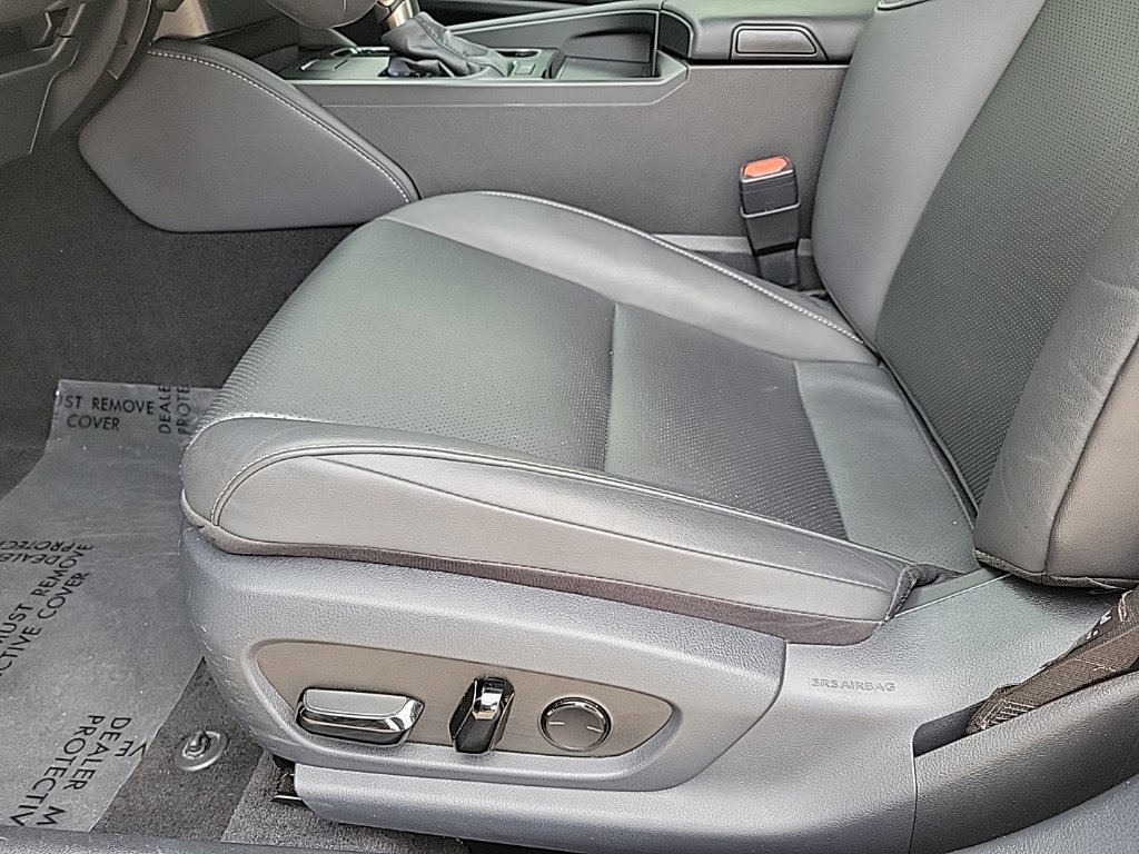 Used 2024 Lexus ES 350 w/ Premium Package FWD image 12