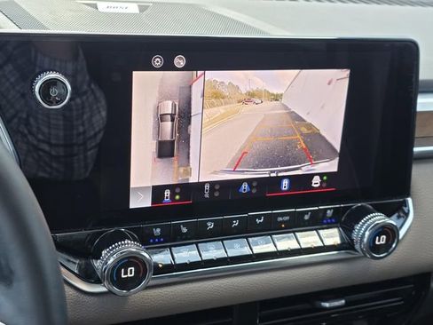 Used 2023 GMC Canyon Denali image 14