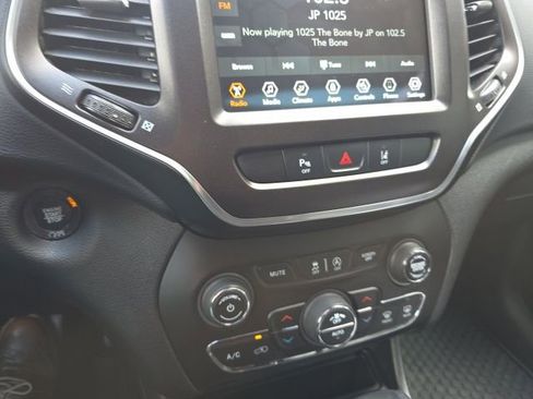 Used 2021 Jeep Cherokee Trailhawk w/ Comfort/Convenience Group image 12