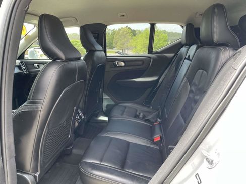 Used 2022 Volvo XC40 T5 Momentum AWD/4WD image 3