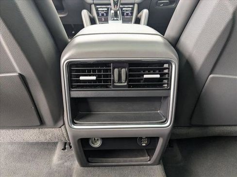 Used 2019 Porsche Cayenne E-Hybrid w/ Premium Package image 19