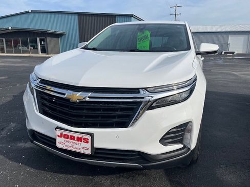 Used 2022 Chevrolet Equinox LT image 2