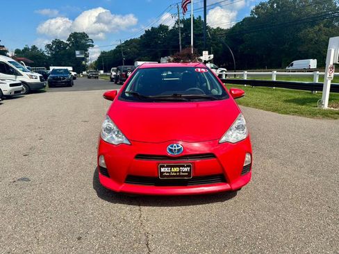 Used 2014 Toyota Prius C Two image 2