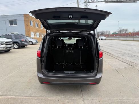 Used 2020 Chrysler Pacifica Touring-L w/ Advanced Safetytec Group image 28