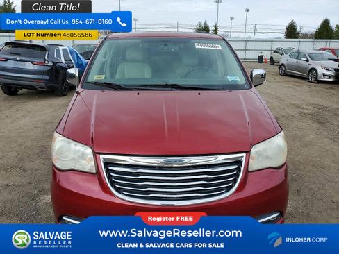 Used 2013 Chrysler Town & Country Touring-L w/ Driver Convenience Group image 7