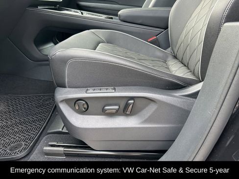 Certified 2025 Volkswagen Atlas SEL Premium R-Line image 16