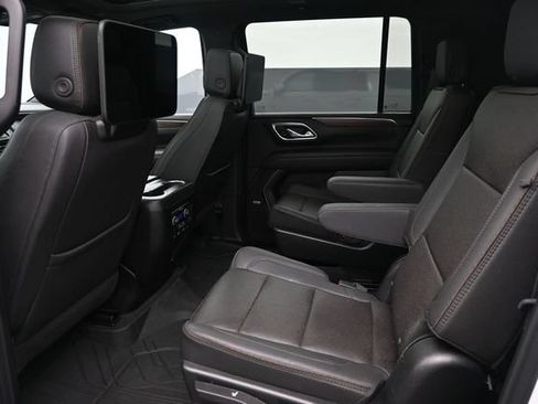 Used 2023 Chevrolet Suburban High Country w/ Advanced Technology Package AWD/4WD image 20