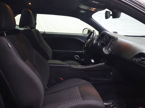 Used 2018 Dodge Challenger R/T RWD image 9