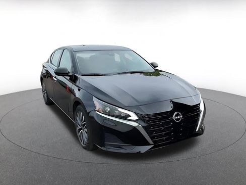 Used 2025 Nissan Altima 2.5 SV image 3