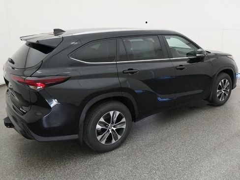 New 2026 Toyota Highlander XLE image 9