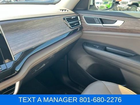 Used 2025 Volkswagen Atlas SEL AWD/4WD image 19