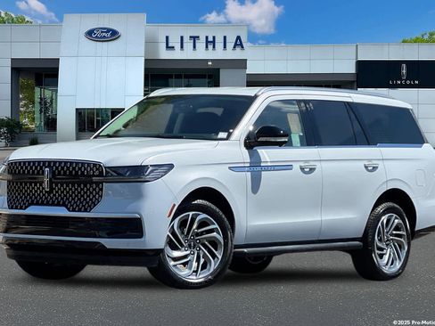 New 2026 Lincoln Navigator Premiere AWD/4WD image 1
