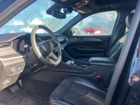 Used 2024 Jeep Grand Cherokee Altitude image 7