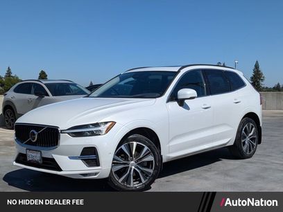 Used 2022 Volvo XC60 B5 Momentum w/ Advanced Package